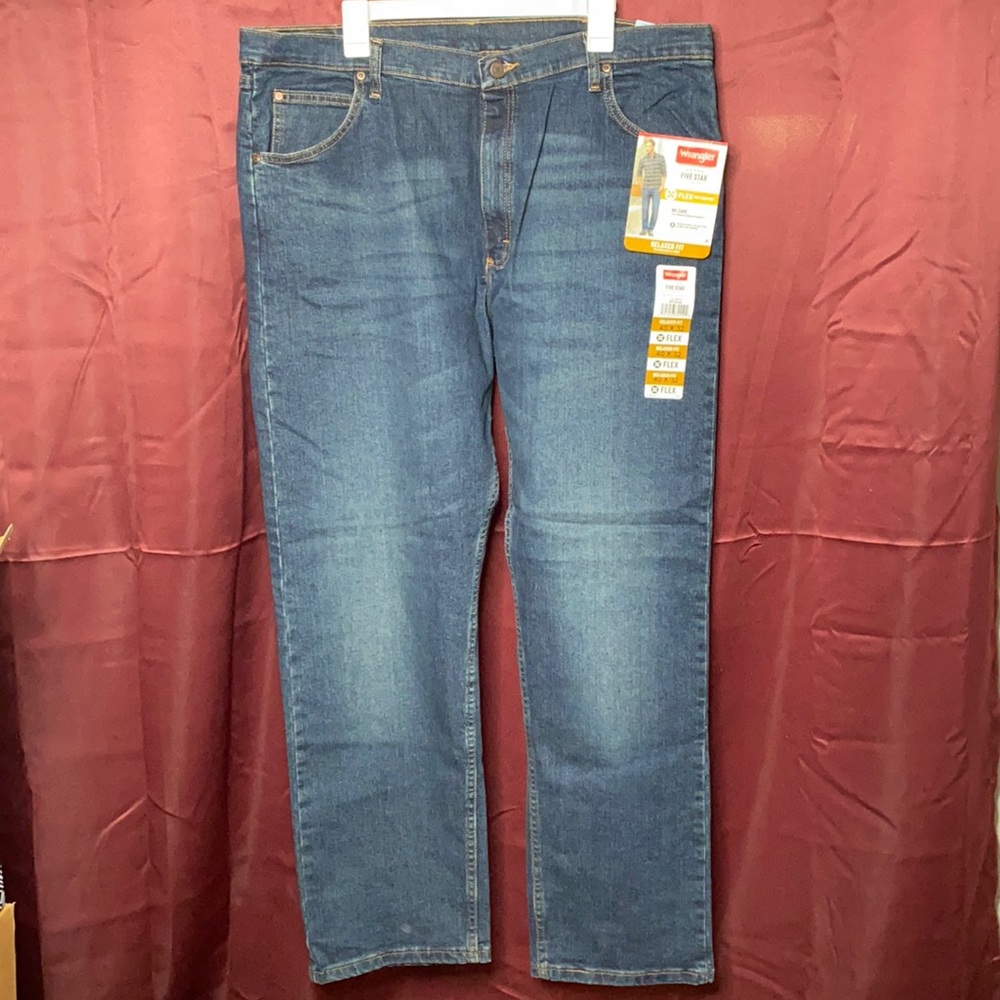 🌻NWT WRANGLER RELAXED FIT 40x32 MENS JEANS